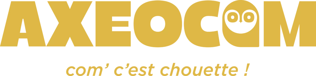 Logo Axéocim avec mascotte souriante et slogan com'c'est chouette en jaune et blanc